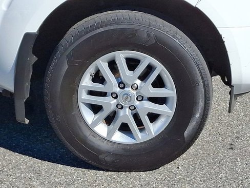 Used 2018 Nissan Frontier SV image 10