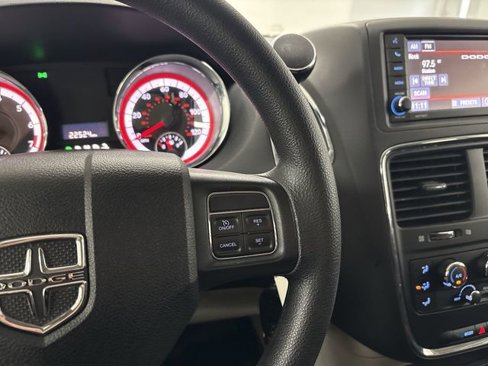 Used 2018 Dodge Grand Caravan SE image 24