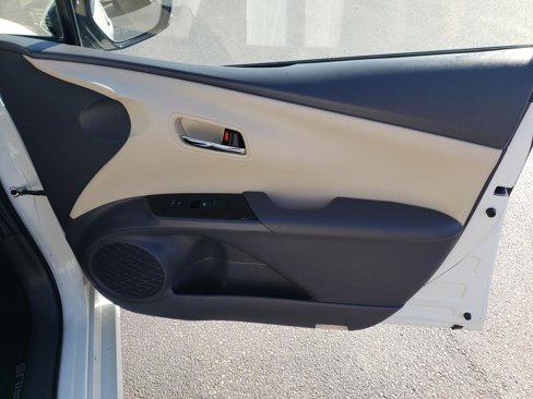 Used 2017 Toyota Prius image 18