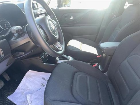 Certified 2022 Jeep Renegade Latitude w/ Convenience Group image 13