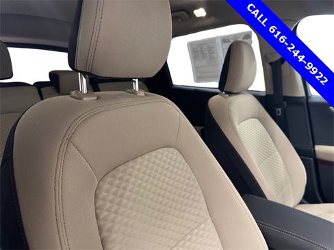Used 2020 Ford Escape SE image 12