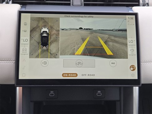 Certified 2025 Land Rover Discovery Sport Dynamic SE image 18