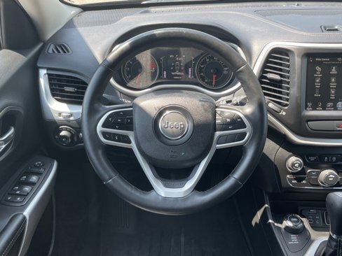 Used 2018 Jeep Cherokee Latitude Plus w/ Cold Weather Group image 15