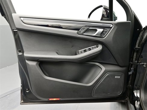Certified 2021 Porsche Macan S image 7