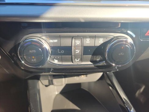 New 2025 Chevrolet Trax LT image 24