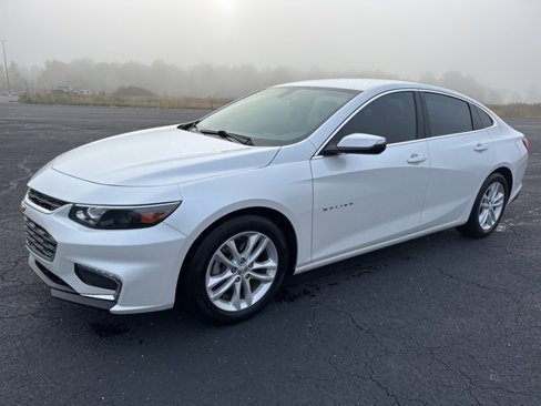 Used 2017 Chevrolet Malibu LT image 1
