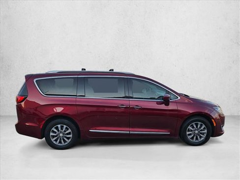 Used 2020 Chrysler Pacifica Touring-L Plus image 4