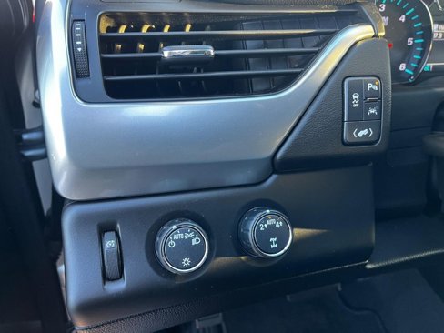 Used 2020 Chevrolet Suburban LT image 15