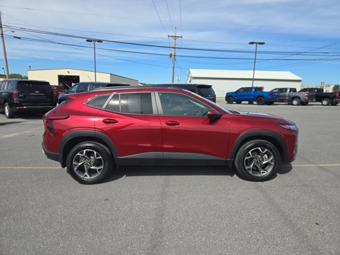 Used 2025 Chevrolet Trax LT w/ Driver Confidence Package image 2