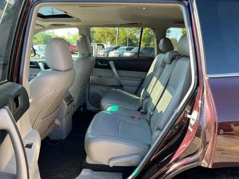 Used 2013 Toyota Highlander SE image 24