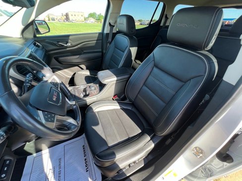 Used 2022 GMC Acadia Denali w/ Denali Technology Package image 10
