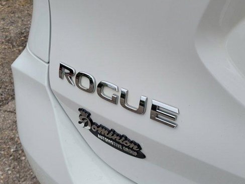 Used 2017 Nissan Rogue SV w/ SV Premium Package image 7