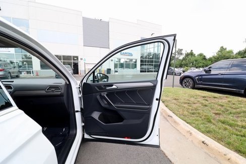 Used 2022 Volkswagen Tiguan SE image 45
