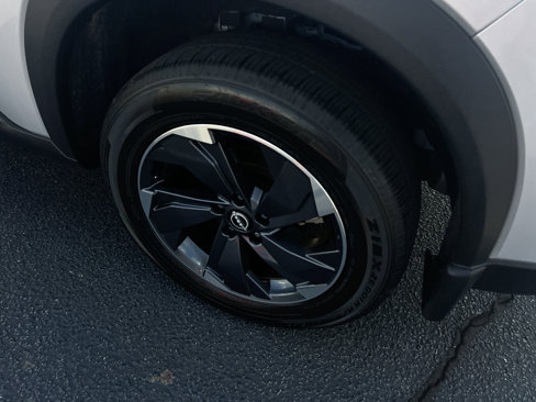 Used 2024 Nissan Rogue SV image 7