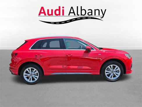 Used 2025 Audi Q3 2.0T Premium image 3