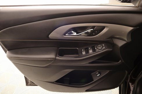 Used 2021 Chevrolet Traverse LT image 17