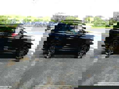 Certified 2023 Ford Explorer XLT w/ Equipment Group 202A image 5