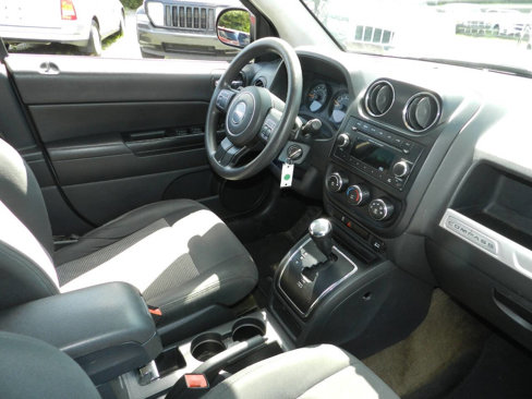 Used 2014 Jeep Compass Sport image 12