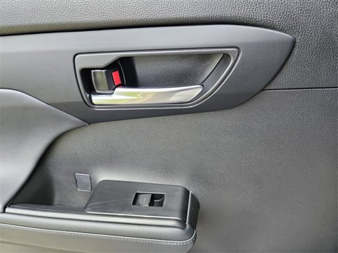 Used 2022 Toyota Highlander XLE image 10