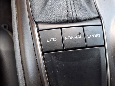 Used 2022 Toyota Camry SE image 25