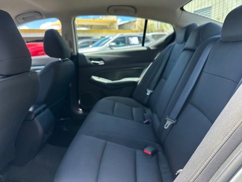 Used 2022 Nissan Altima 2.5 SV image 14