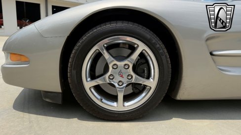 Used 2002 Chevrolet Corvette Coupe w/ Preferred Equipment Group2 image 18