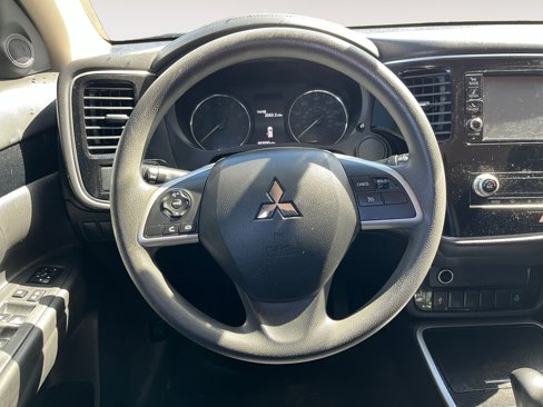 Used 2020 Mitsubishi Outlander ES image 12