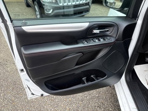 Used 2019 Dodge Grand Caravan GT image 9
