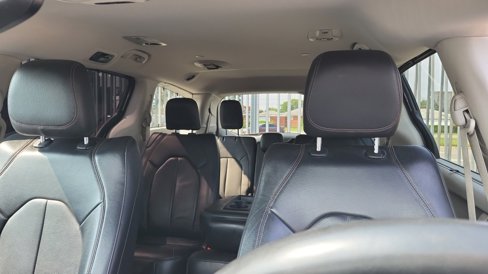 Used 2019 Chrysler Pacifica Touring-L image 14