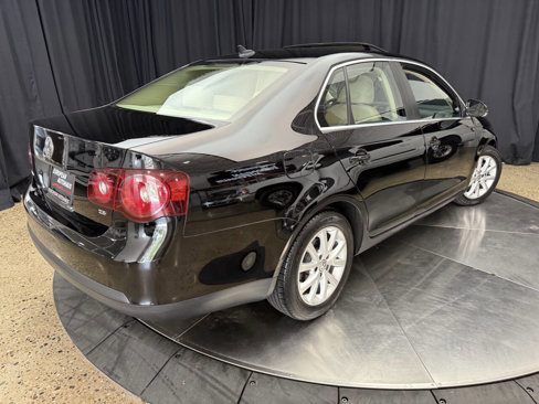 Used 2010 Volkswagen Jetta SEL image 7