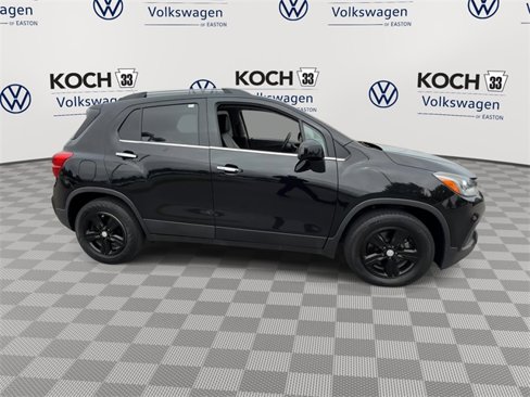 Used 2020 Chevrolet Trax LT w/ Sun & Sound Package image 9