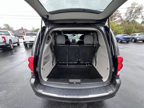 Used 2019 Dodge Grand Caravan SXT image 26