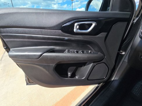 Used 2023 Jeep Compass Altitude image 10
