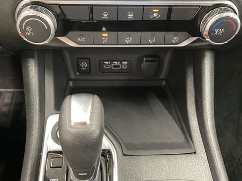 Used 2024 Nissan Sentra SV image 16