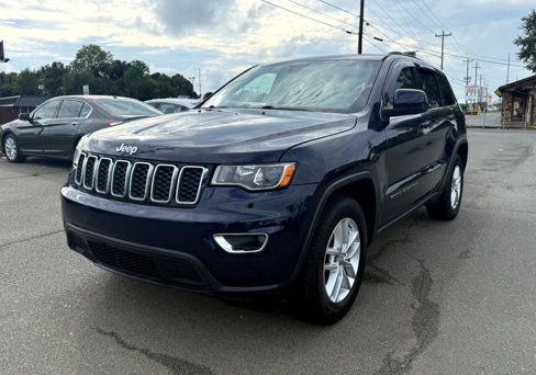 Used 2017 Jeep Grand Cherokee Laredo w/ Quick Order Package 2BE image 3