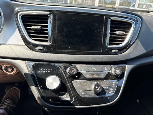 Used 2019 Chrysler Pacifica Touring Plus w/ S Appearance Package image 8
