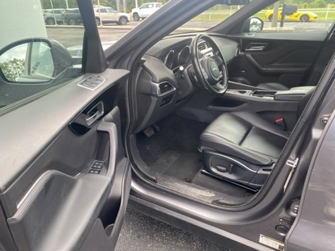 Used 2018 Jaguar F-PACE Premium image 3