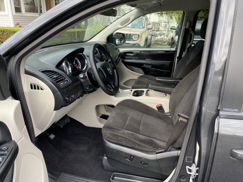 Used 2012 Dodge Grand Caravan SXT w/ Entertainment Group 1 image 10