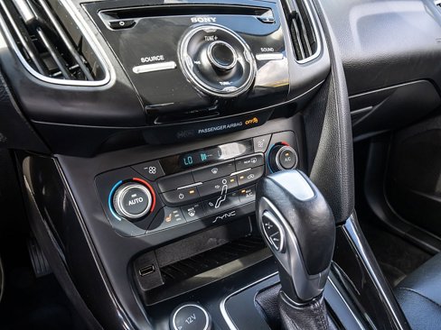 Used 2017 Ford Focus Titanium w/ Titanium Technology Package image 27