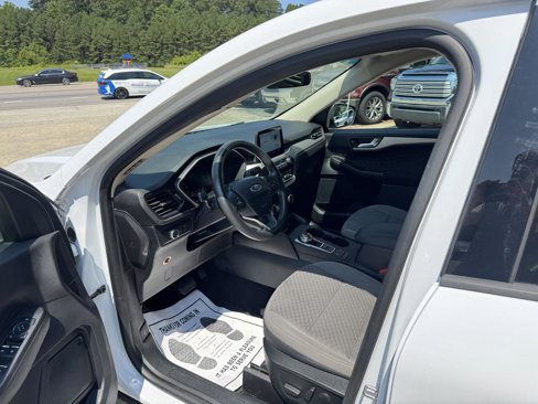 Used 2020 Ford Escape SE image 2