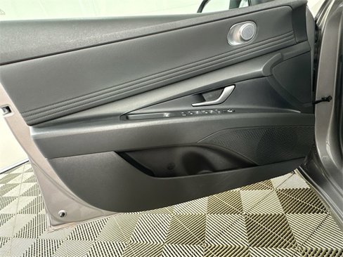 Used 2023 Hyundai Elantra SEL w/ Convenience Package image 3