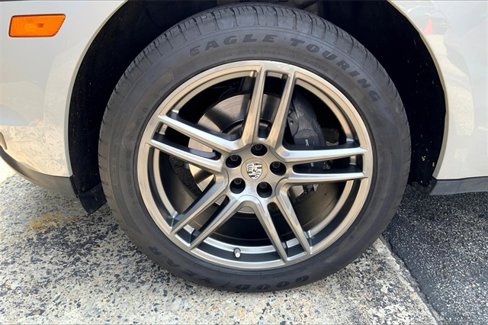 Certified 2020 Porsche Macan image 14
