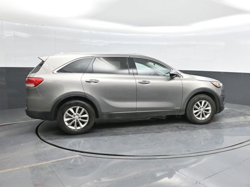 Used 2018 Kia Sorento LX image 4