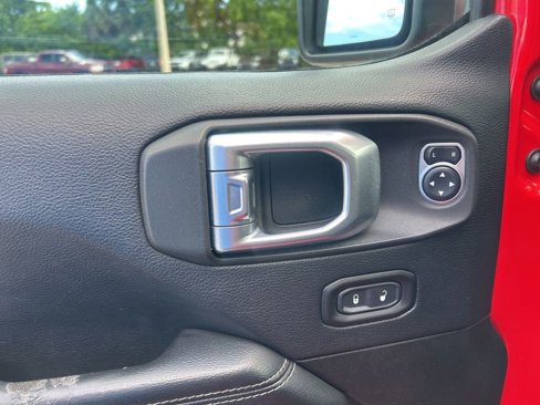Used 2018 Jeep Wrangler Unlimited Sahara image 36