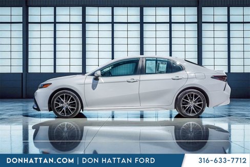 Used 2023 Toyota Camry SE image 2