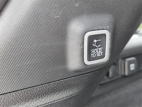 Used 2023 Jeep Grand Cherokee Overland image 14