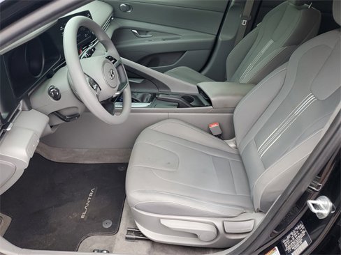 Used 2023 Hyundai Elantra SEL w/ Cargo Package image 5