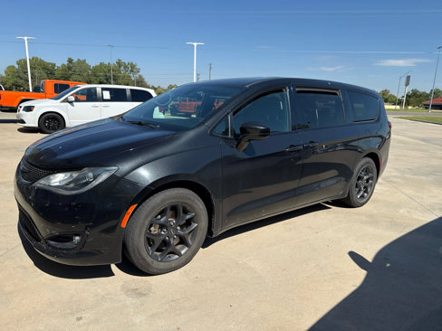 Used 2019 Chrysler Pacifica Touring Plus w/ S Appearance Package image 2