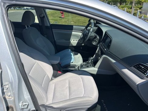 Used 2017 Hyundai Elantra SE image 7