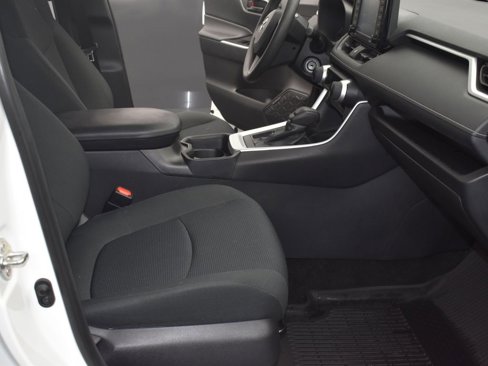 Used 2020 Toyota RAV4 LE image 23